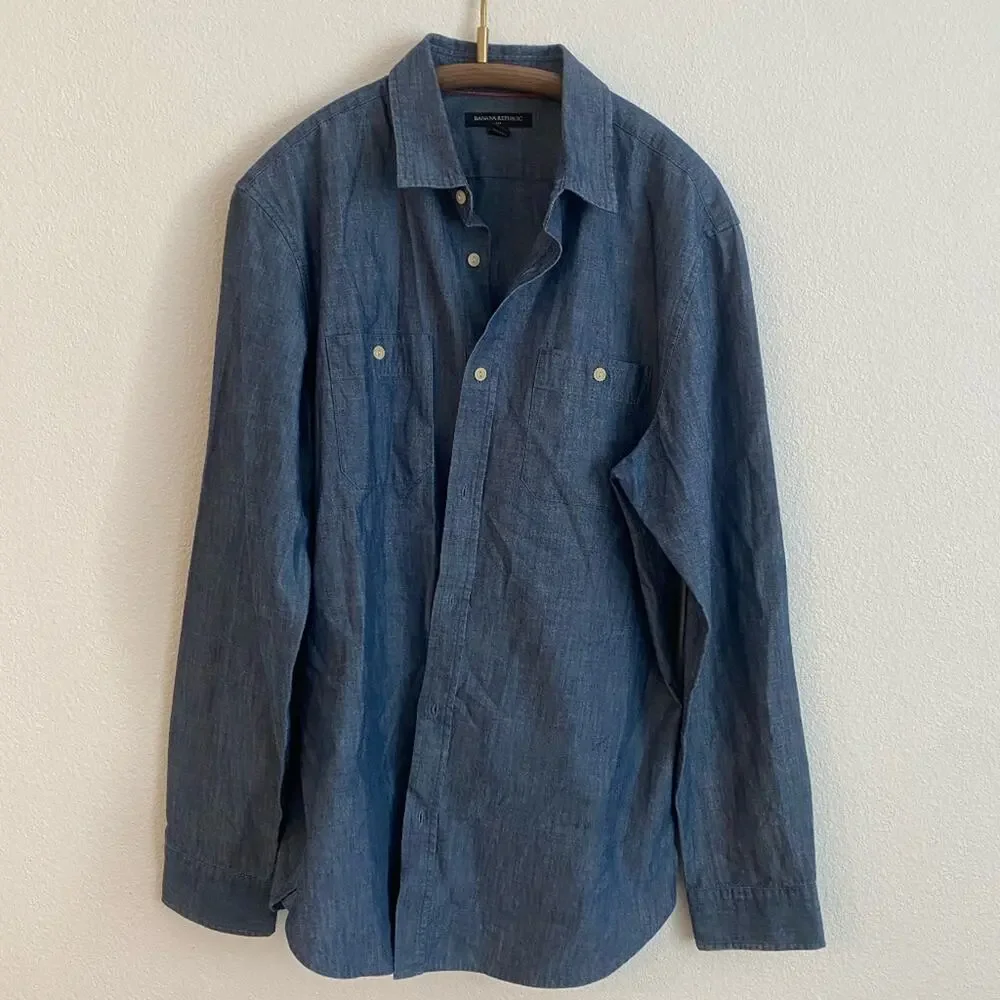 Banana Republic Men's Chambry Button Down - Large